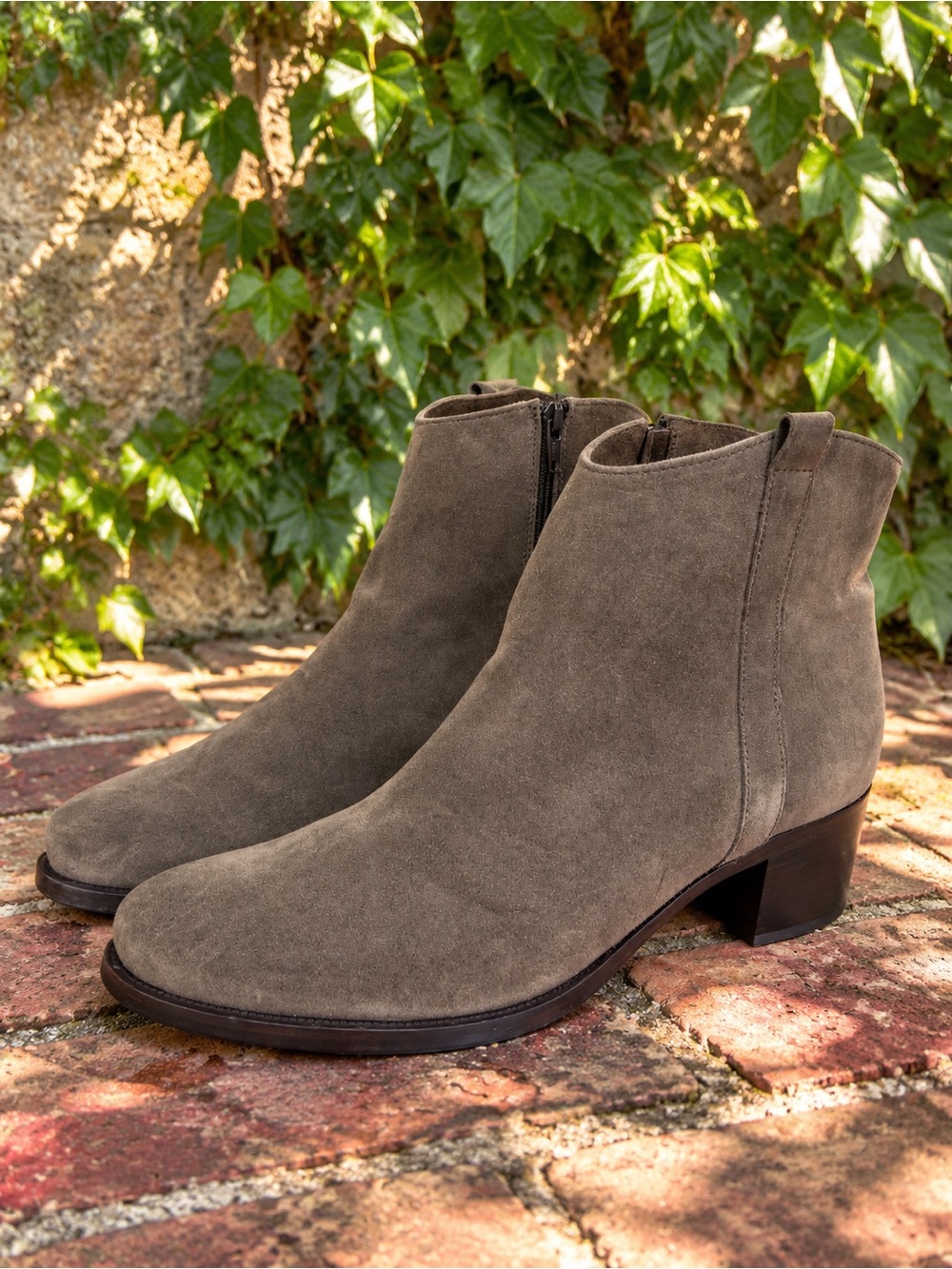 LA CANADIENNE Tan/Brown Suede Luxury Side Zip Ankle Boots, 11